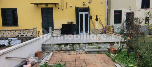 4 bedrooms Villa in Campi Bisenzio, Italy No. 256456 2