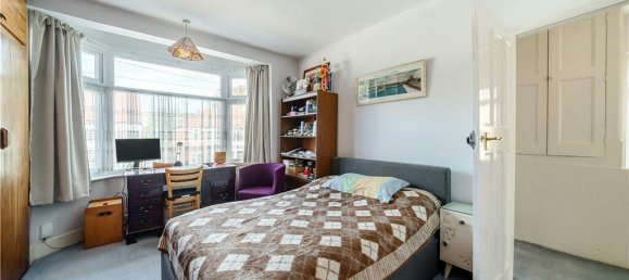 3 bedrooms House in Hounslow, United Kingdom No. 8497 11