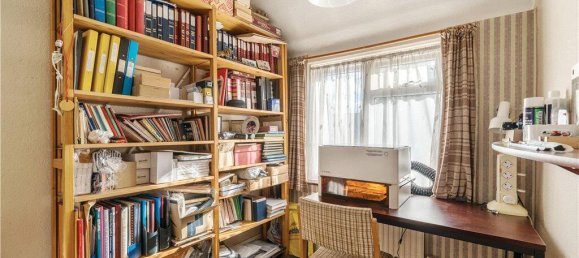 3 bedrooms House in Hounslow, United Kingdom No. 8497 13