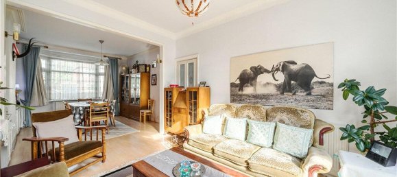 3 bedrooms House in Hounslow, United Kingdom No. 8497 6