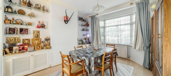 3 bedrooms House in Hounslow, United Kingdom No. 8497 8