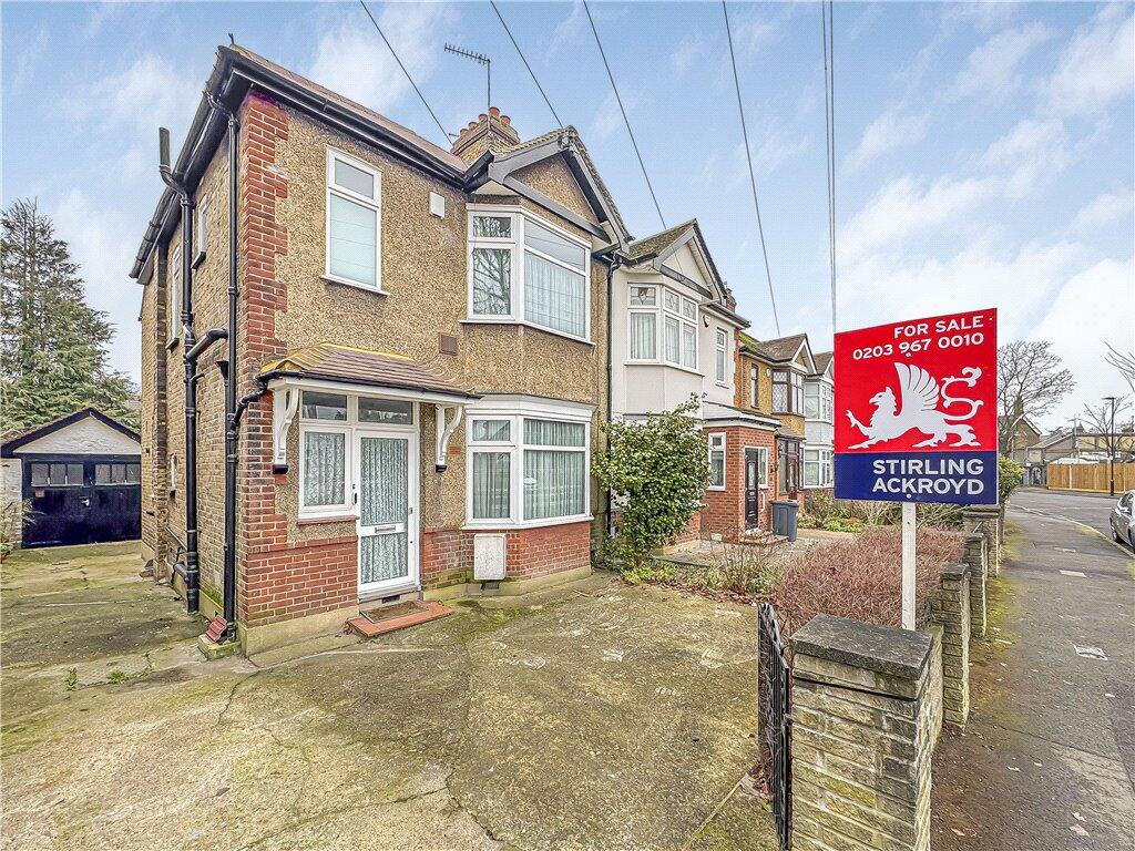 3 bedrooms House in Hounslow, United Kingdom No. 8497