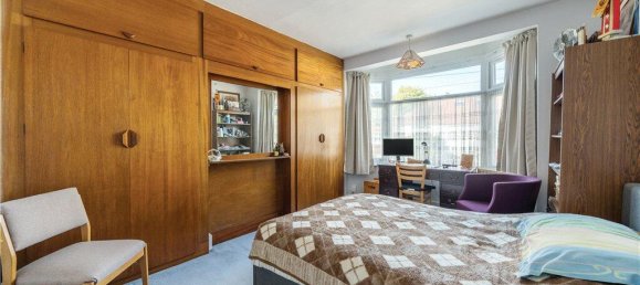 3 bedrooms House in Hounslow, United Kingdom No. 8497 12