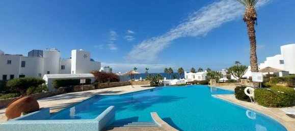 Propiedad comercial de 3 dormitorios en Chloraka, Cyprus No. 80604 4