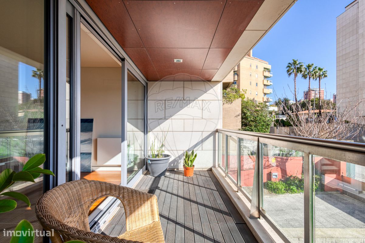 4 bedrooms Apartment in Porto, Portugal No. 111902