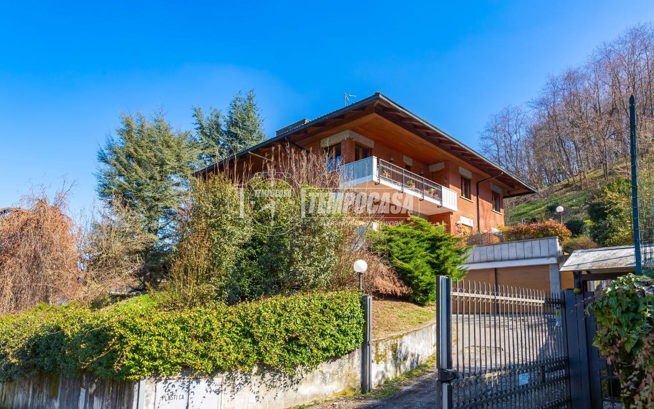 4 rooms Apartment in Turin, Italy No. 28141