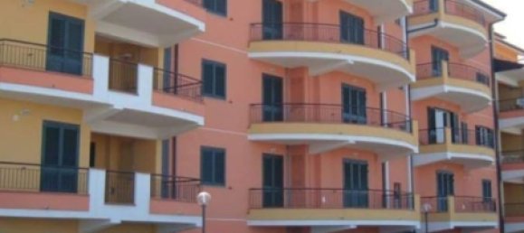 Квартира с 4 комнатами в Патти, Италия № 256349 2