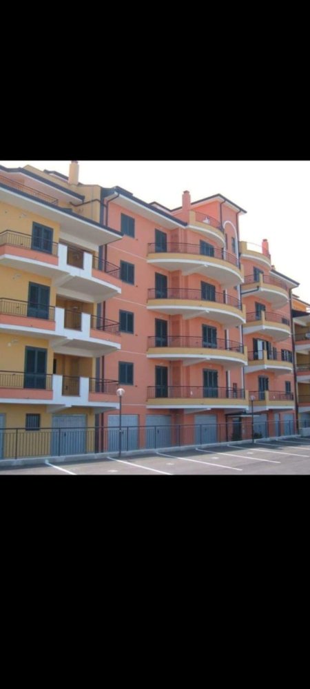 Квартира с 4 комнатами в Патти, Италия № 256349