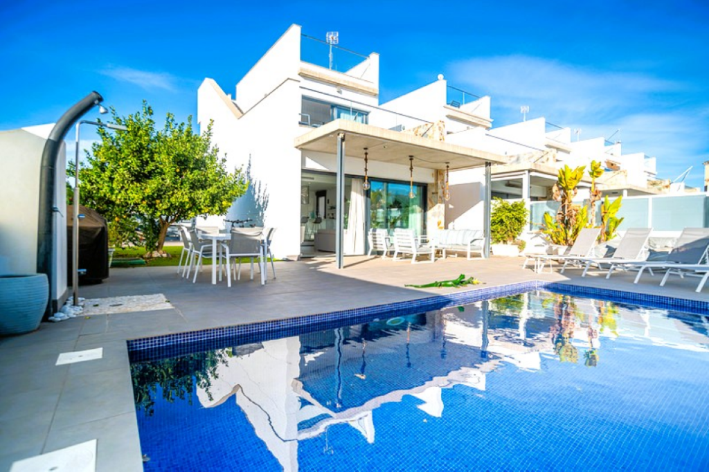 3 Schlafzimmer Villa in Alicante, Spain, Nr. 194819