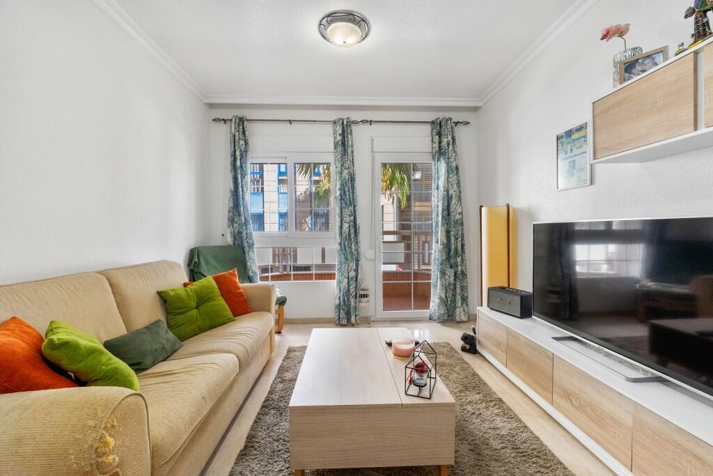 Apartamento de 3 dormitorios en Torrevieja, Spain No. 280987