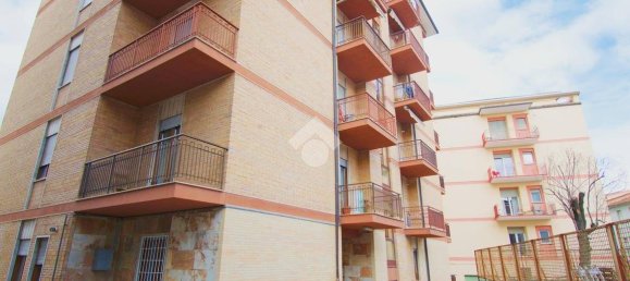 3 Schlafzimmer Wohnung in L'Aquila, Italy, Nr. 30550 2