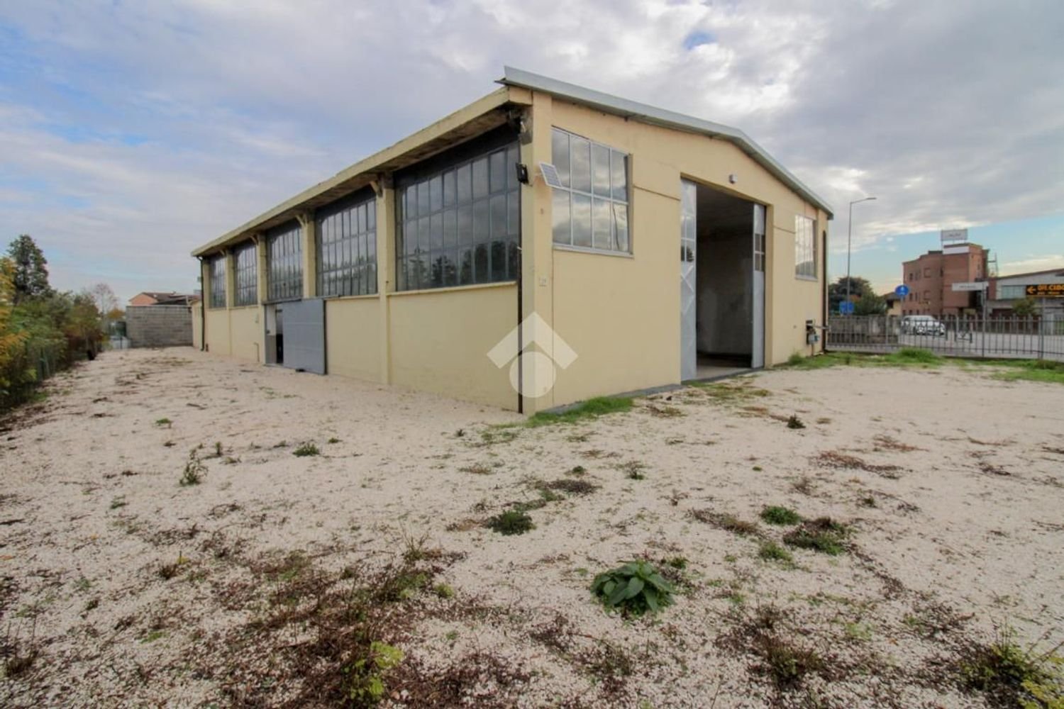 Almacén en Soresina, Italy 400 m² No. 359731