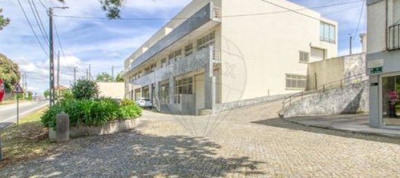 370m² Building in Moreira de Conegos, Portugal No. 190075 2