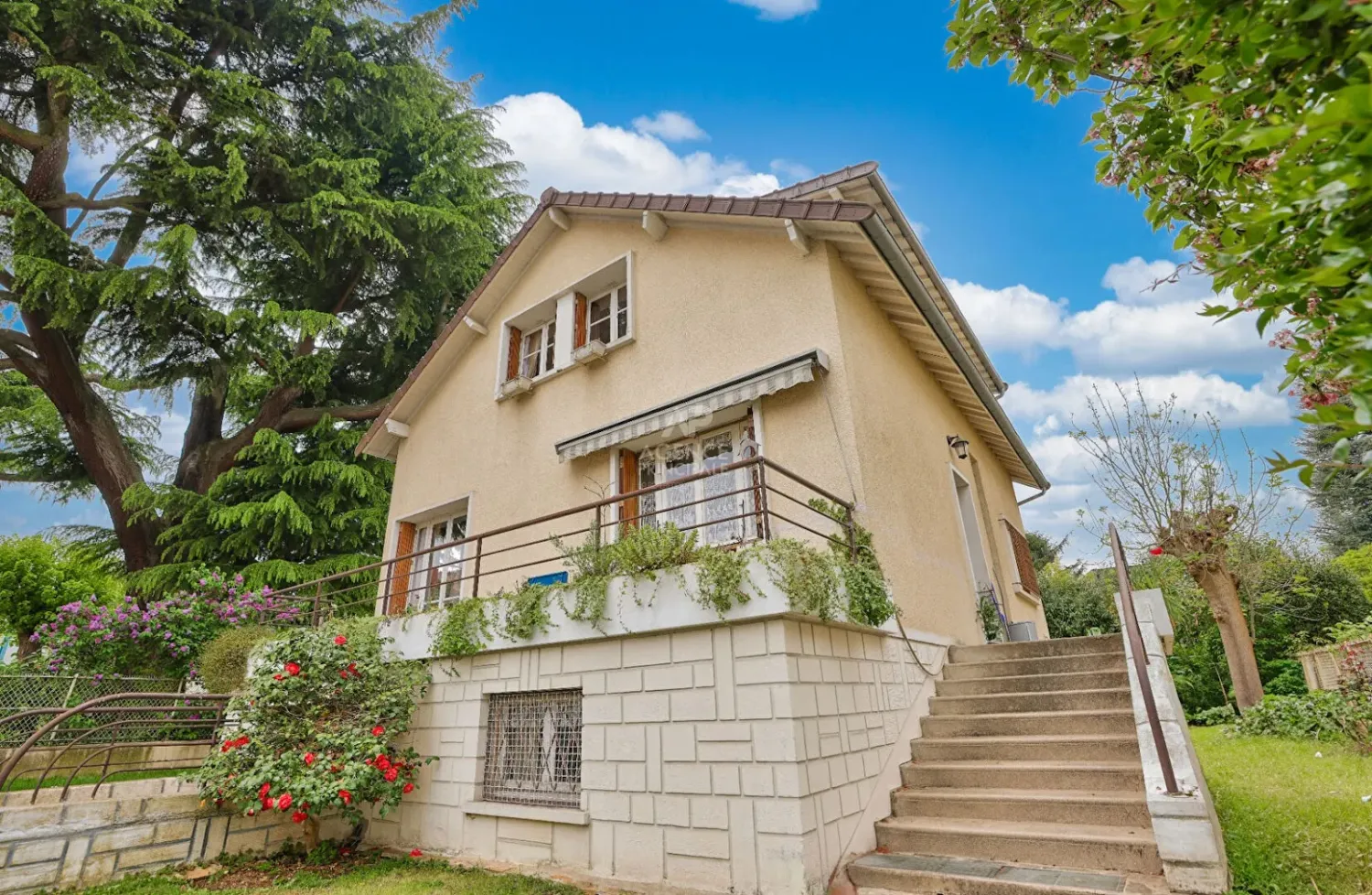 Casa de 4 dormitorios en Sevres, France No. 318986