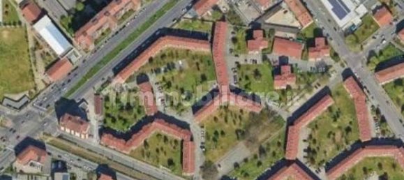 4 rooms Apartment in Turin, Italy No. 278957 2