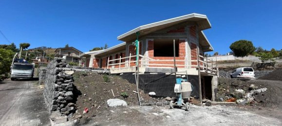 2 bedrooms Villa in Nicolosi, Italy No. 159557 2