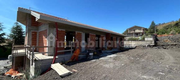 2 bedrooms Villa in Nicolosi, Italy No. 159557 3