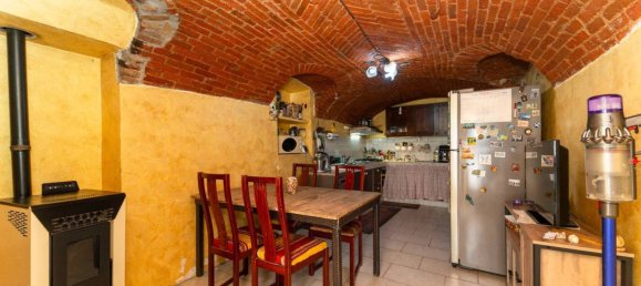 3 bedrooms House in Val della Torre, Italy No. 59462 6