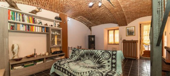 3 bedrooms House in Val della Torre, Italy No. 59462 12