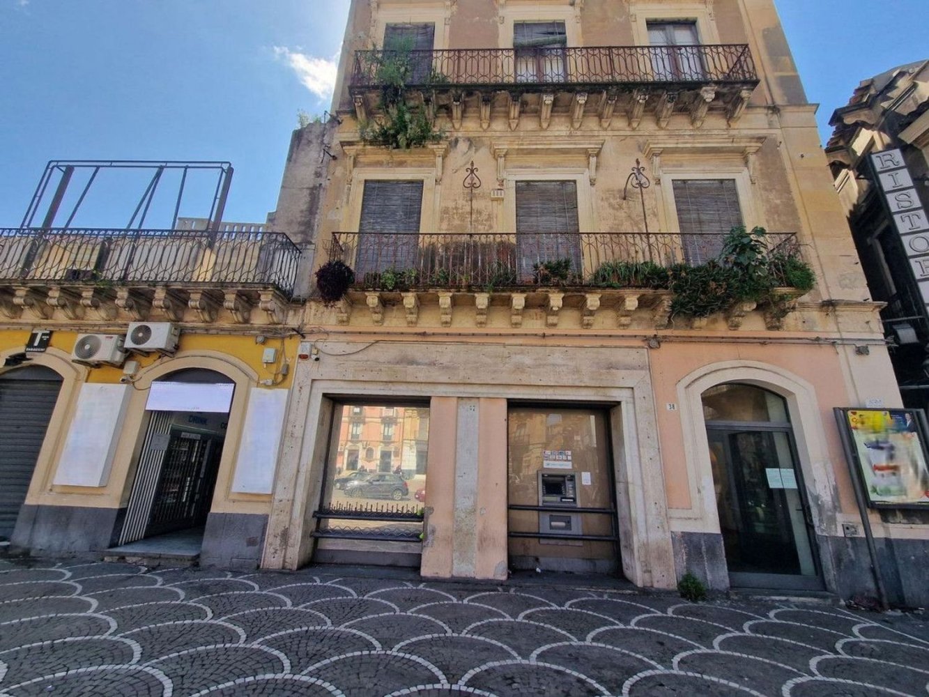  عقار تجاري في Paternò, Italy 147متر مربع رقم 370755