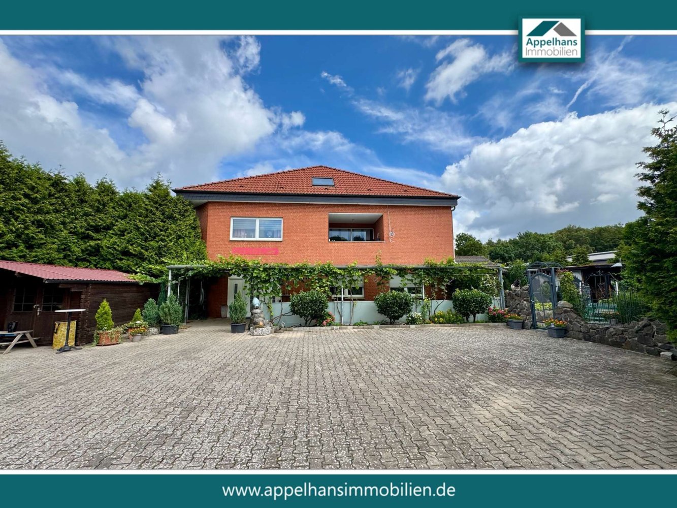 326m² Building in Osnabruck, Germany No. 220230