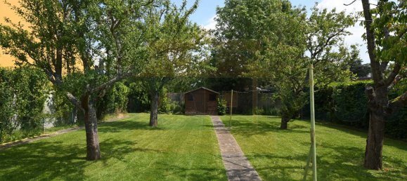 2 bedrooms House in Fontenay-le-Fleury, France No. 175262 4