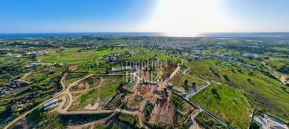 39 bedrooms Land in Guia, Portugal No. 10071 2
