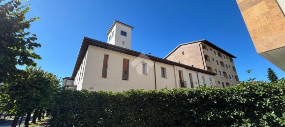 3 rooms Apartment in Magenta, Italy No. 133382 2