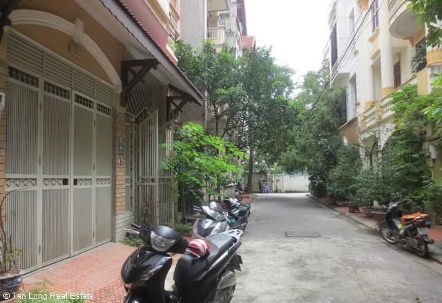 Casa de 5 dormitorios en Ba Dinh, Vietnam No. 5088