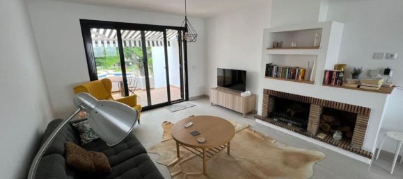 Adosado de 3 dormitorios en Estepona, Spain No. 100775 3