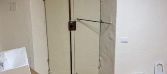 38m² Commercial property in Lucca, Italy No. 300065 7