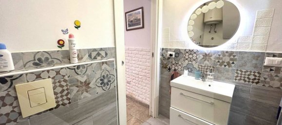 2 rooms Apartment in Naples, Italy No. 17781 8