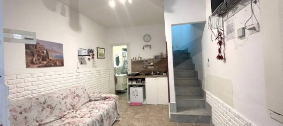 2 rooms Apartment in Naples, Italy No. 17781 3