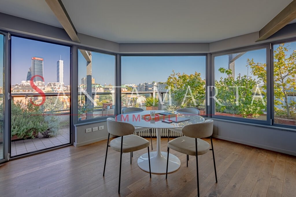 2 bedrooms Penthouse in Milan, Italy No. 243510