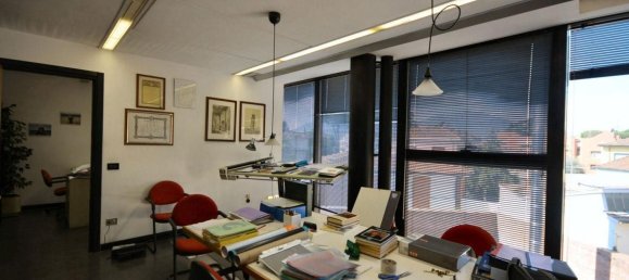 100m² Office in Lucca, Italy No. 88924 5