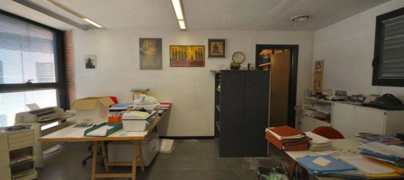 100m² Office in Lucca, Italy No. 88924 7