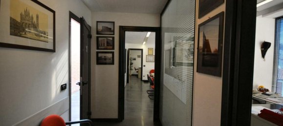 100m² Office in Lucca, Italy No. 88924 3