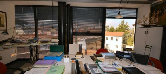 100m² Office in Lucca, Italy No. 88924 2
