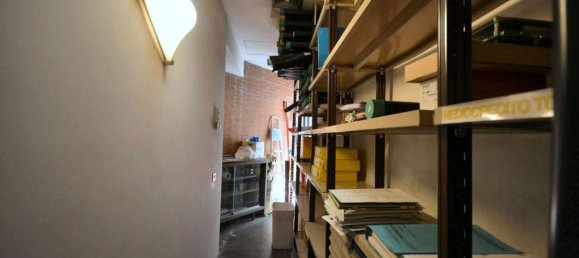 100m² Office in Lucca, Italy No. 88924 10