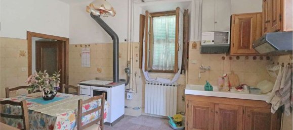 8 rooms House in Pontremoli, Italy No. 258607 6