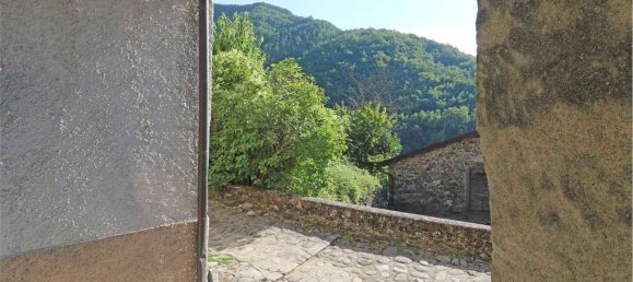 8 rooms House in Pontremoli, Italy No. 258607 24