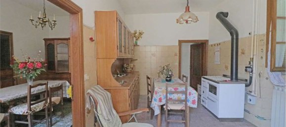 8 rooms House in Pontremoli, Italy No. 258607 5