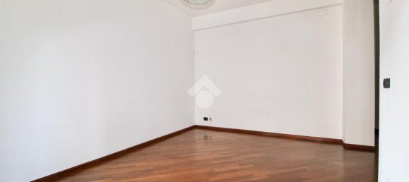 Квартира с 4 комнатами в Реджо Эмилия, Италия № 7389 8