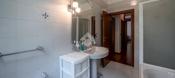 Квартира с 4 комнатами в Реджо Эмилия, Италия № 7389 23