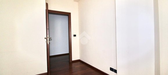 Квартира с 4 комнатами в Реджо Эмилия, Италия № 7389 13