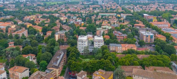 Квартира с 4 комнатами в Реджо Эмилия, Италия № 7389 34