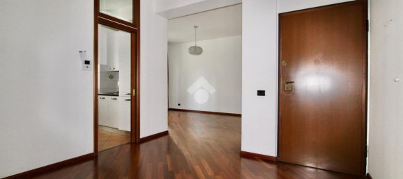 Квартира с 4 комнатами в Реджо Эмилия, Италия № 7389 6