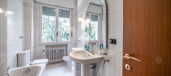 Квартира с 4 комнатами в Реджо Эмилия, Италия № 7389 24