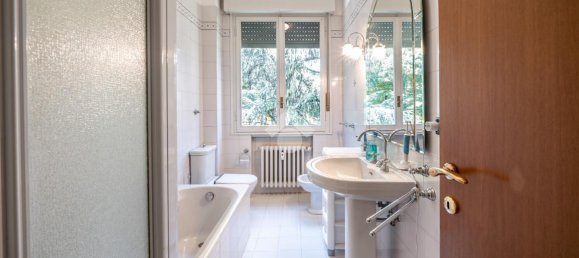 Квартира с 4 комнатами в Реджо Эмилия, Италия № 7389 5