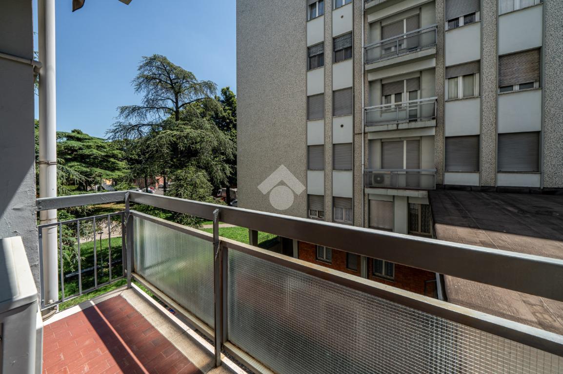 Квартира с 4 комнатами в Реджо Эмилия, Италия № 7389